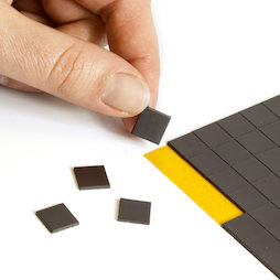 MS-TAKKI-03, Takkis 10 x 10 mm, zelfklevende magneetplaatjes, 160 plaatjes per vel